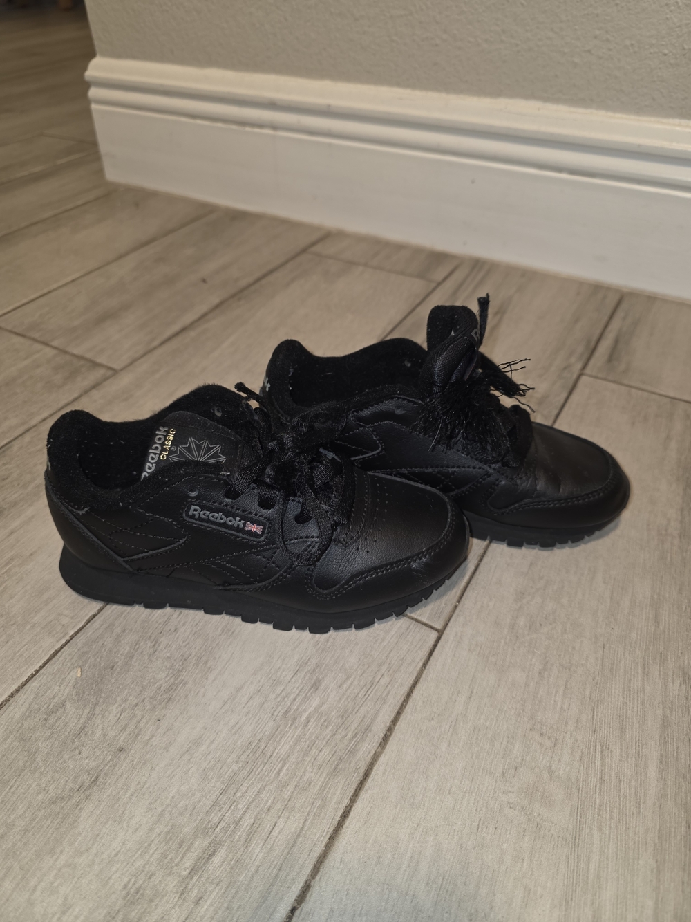Reebok Kids Black Leather Lace-Up Sneakers